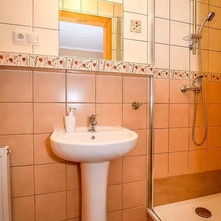 Cynamon Jacuzzi & Sauna 3* فيسلا