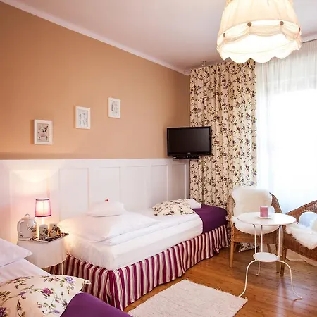 Frühstückspension Cynamon Jacuzzi & Sauna 3*