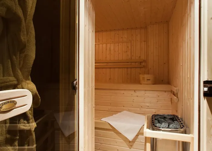 לינה וארוחת בוקר Cynamon Jacuzzi & Sauna