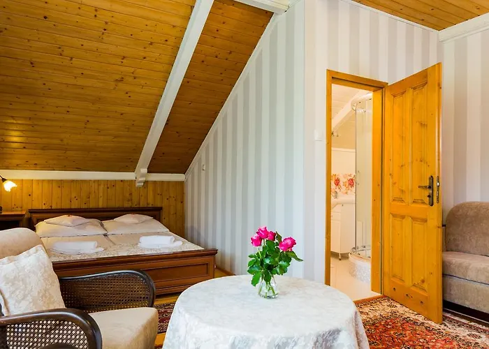 לינה וארוחת בוקר Cynamon Jacuzzi & Sauna